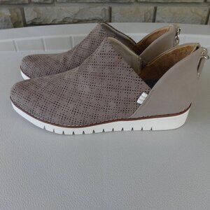 Dr. Scholls Insane,women's size 10M, slip on shoes, microfiber upper, zip back,